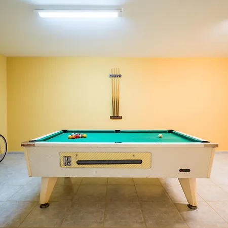 In By Golf & Private Pool Chalet